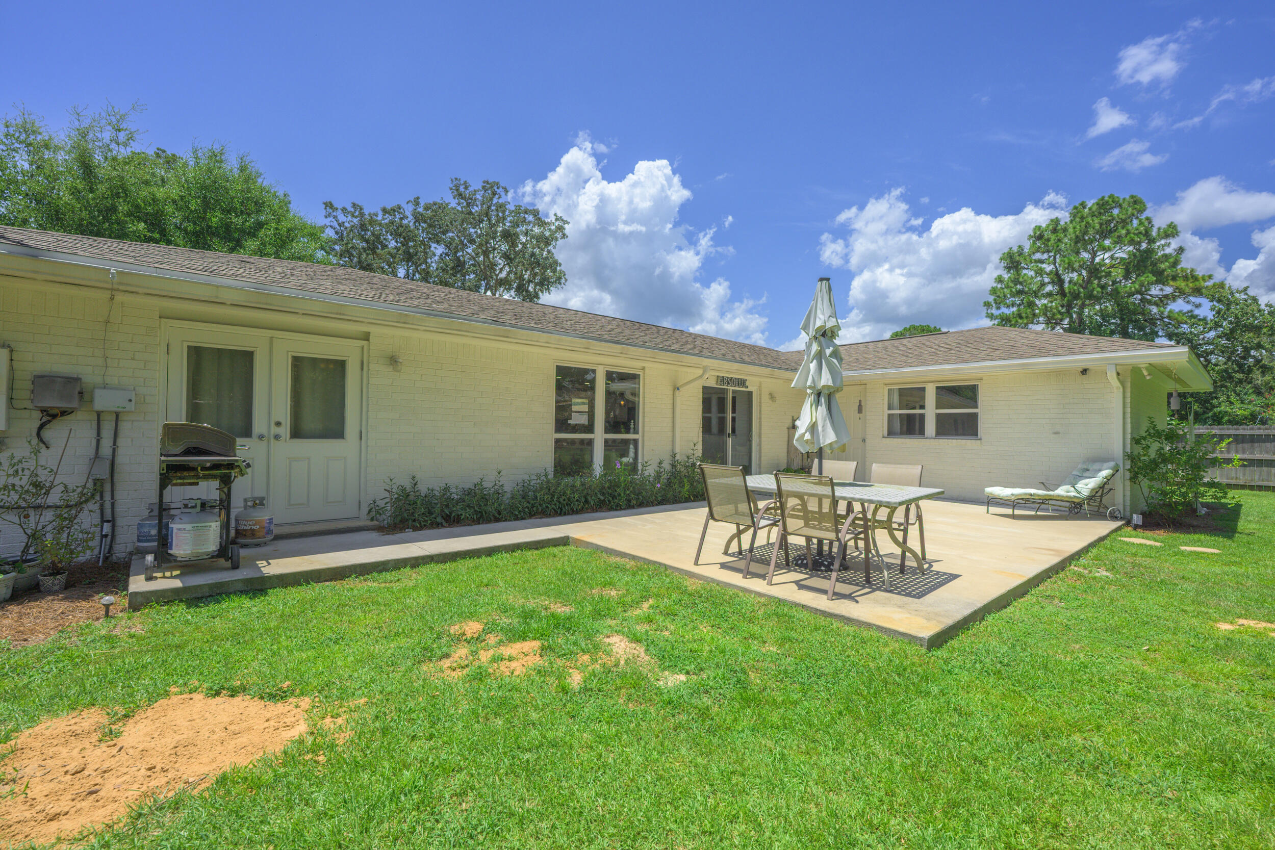 DIXON S/D LOT 16 BLK E - Residential