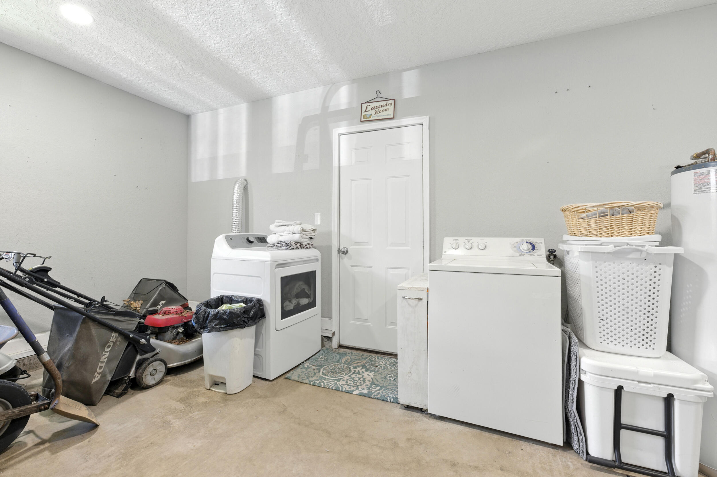 DIXON S/D LOT 16 BLK E - Residential