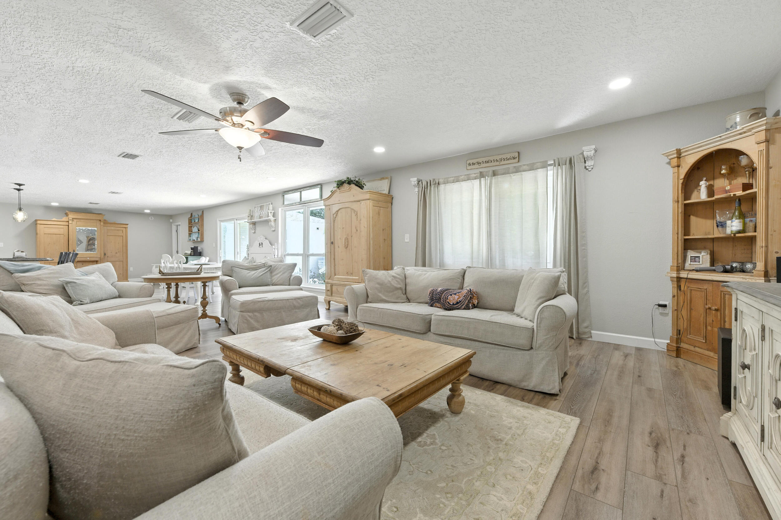 DIXON S/D LOT 16 BLK E - Residential