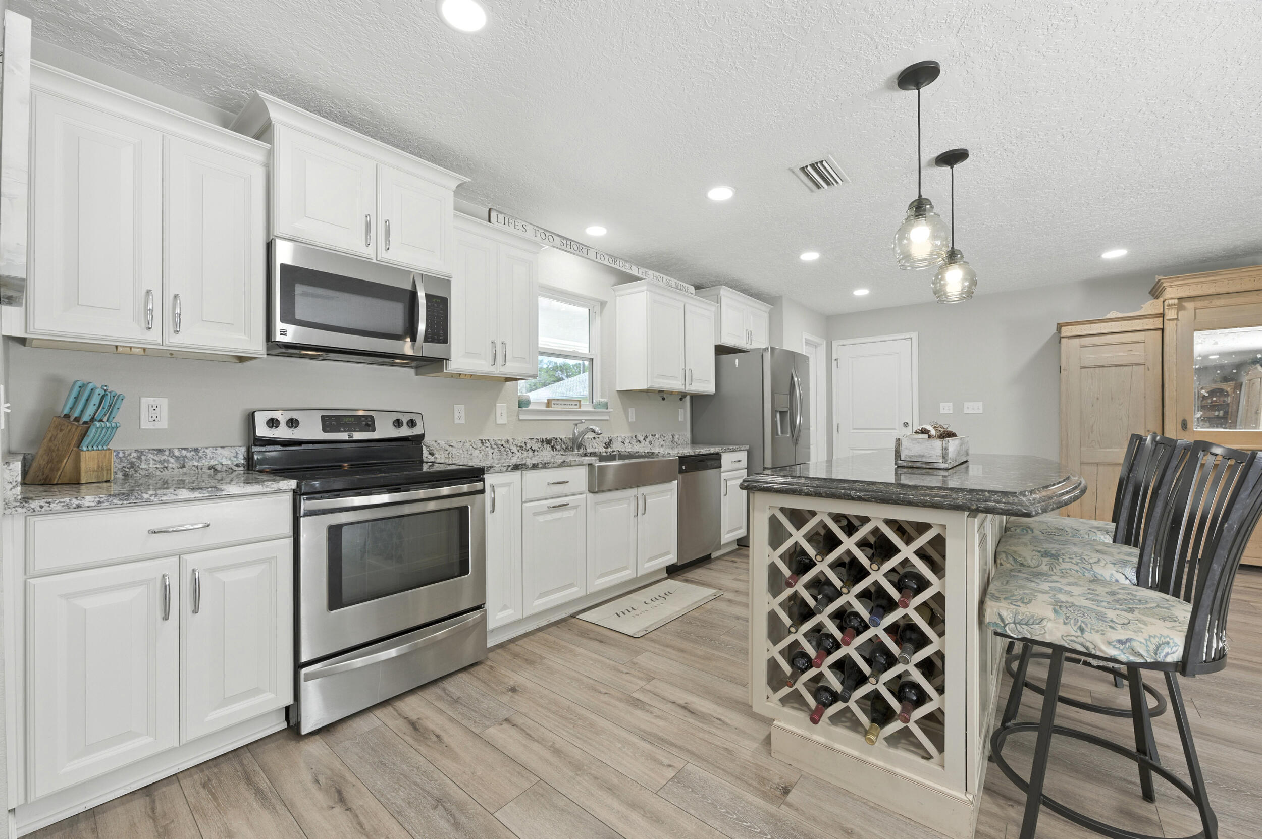 DIXON S/D LOT 16 BLK E - Residential