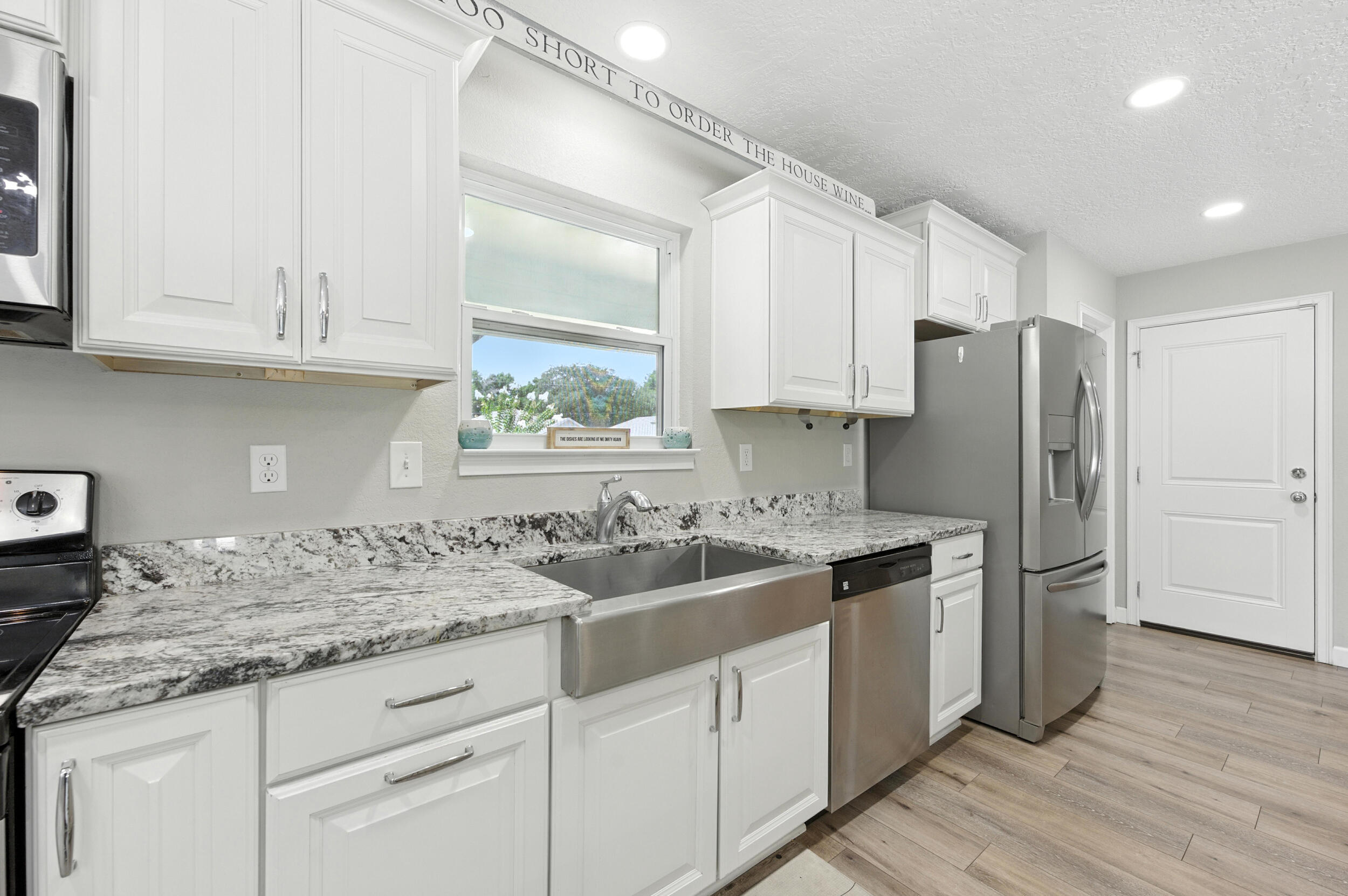 DIXON S/D LOT 16 BLK E - Residential