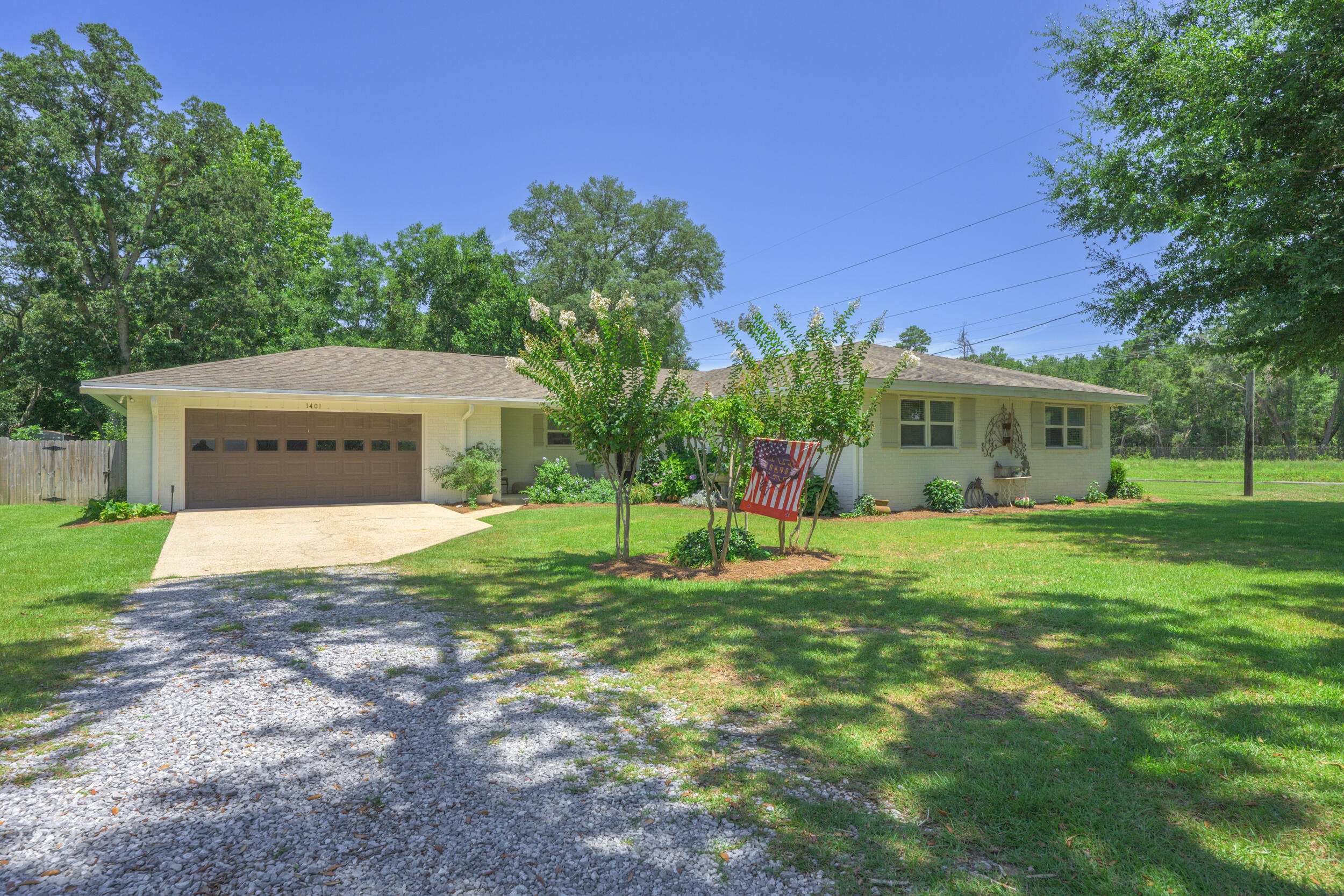 DIXON S/D LOT 16 BLK E - Residential