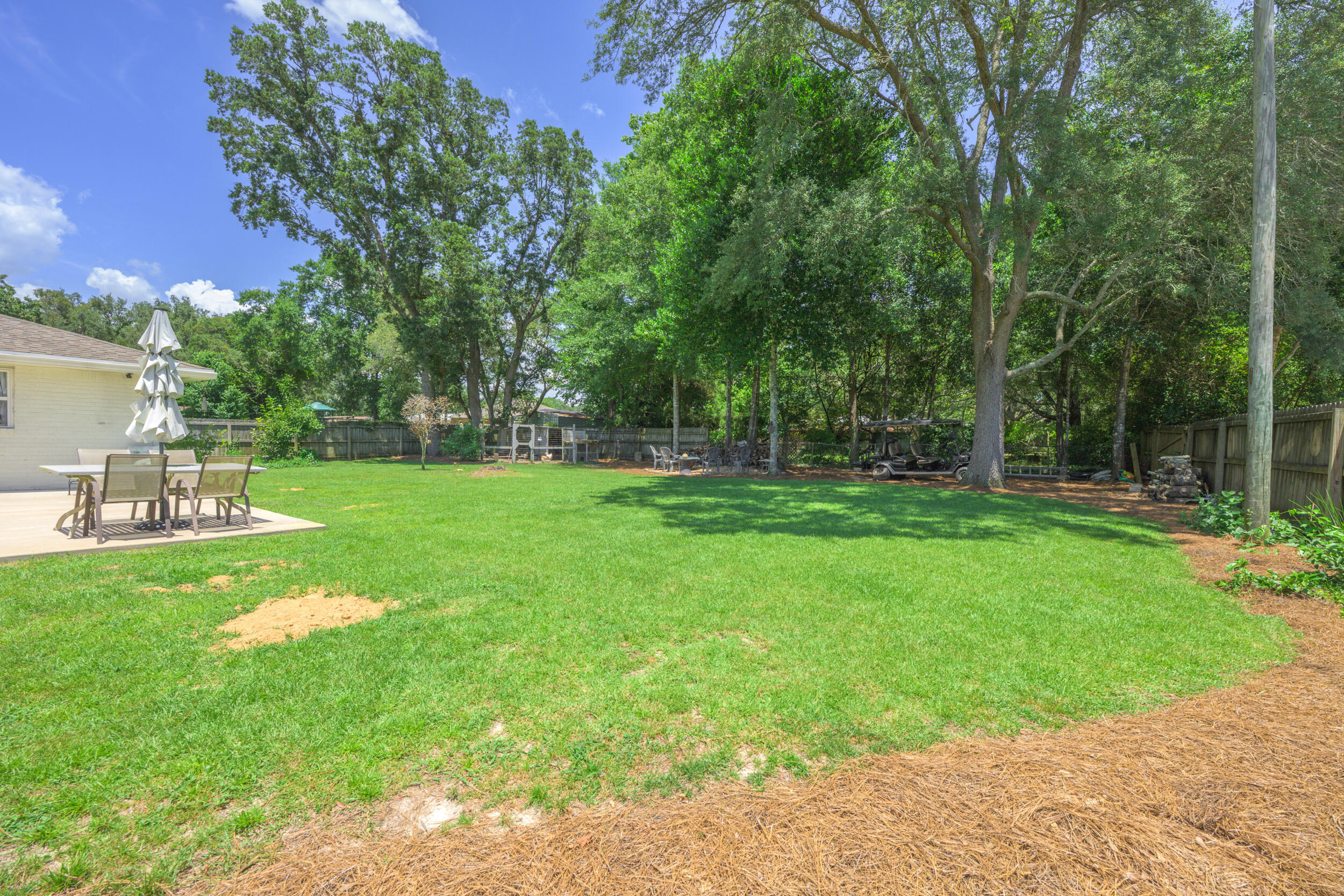DIXON S/D LOT 16 BLK E - Residential