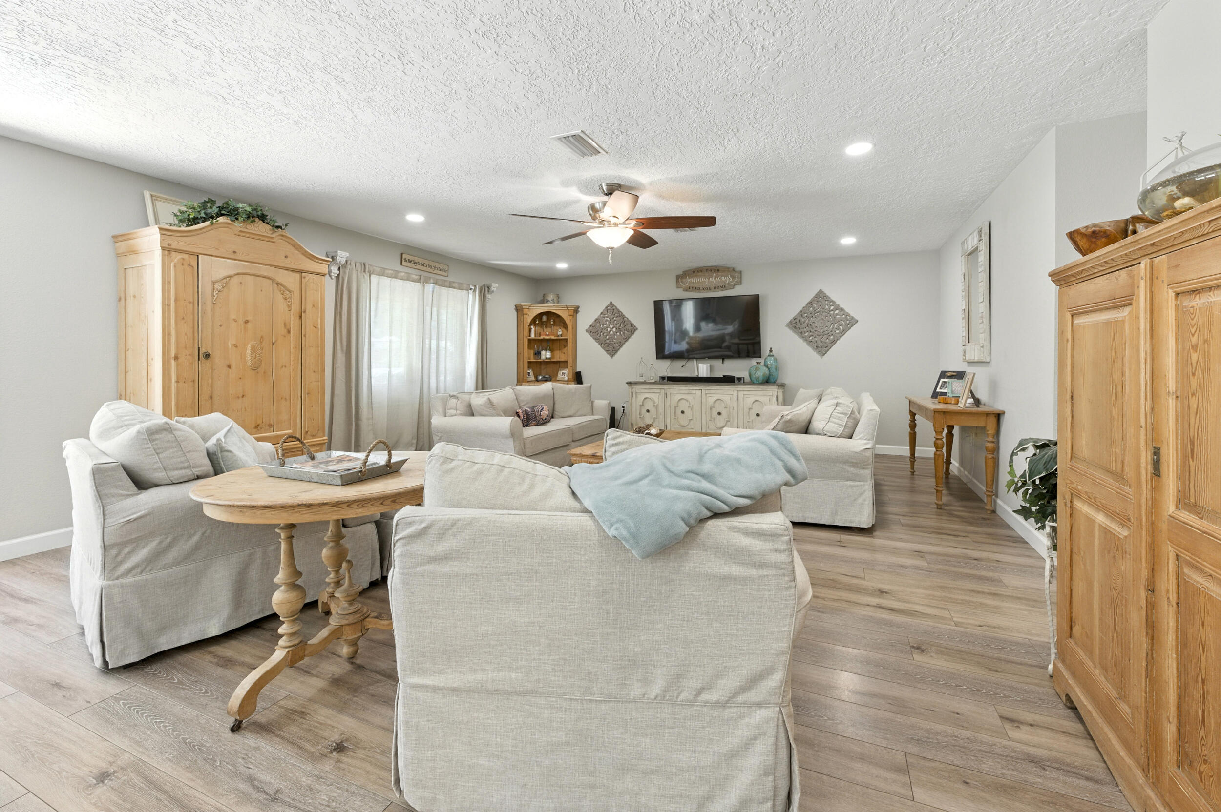 DIXON S/D LOT 16 BLK E - Residential