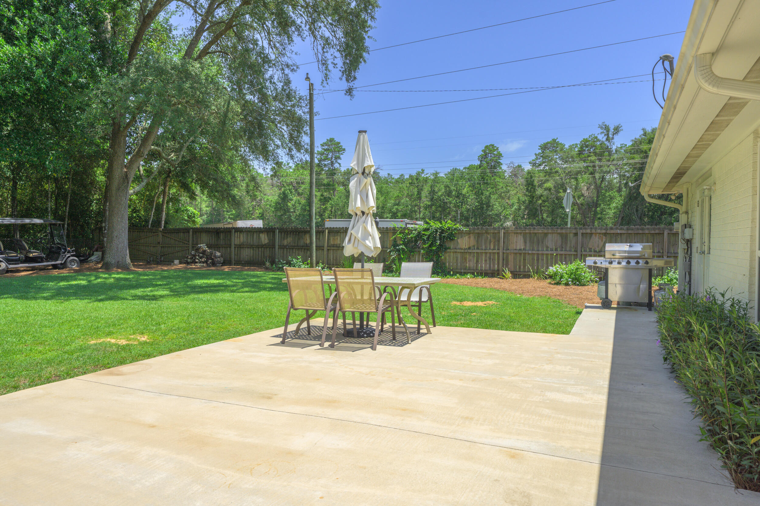 DIXON S/D LOT 16 BLK E - Residential