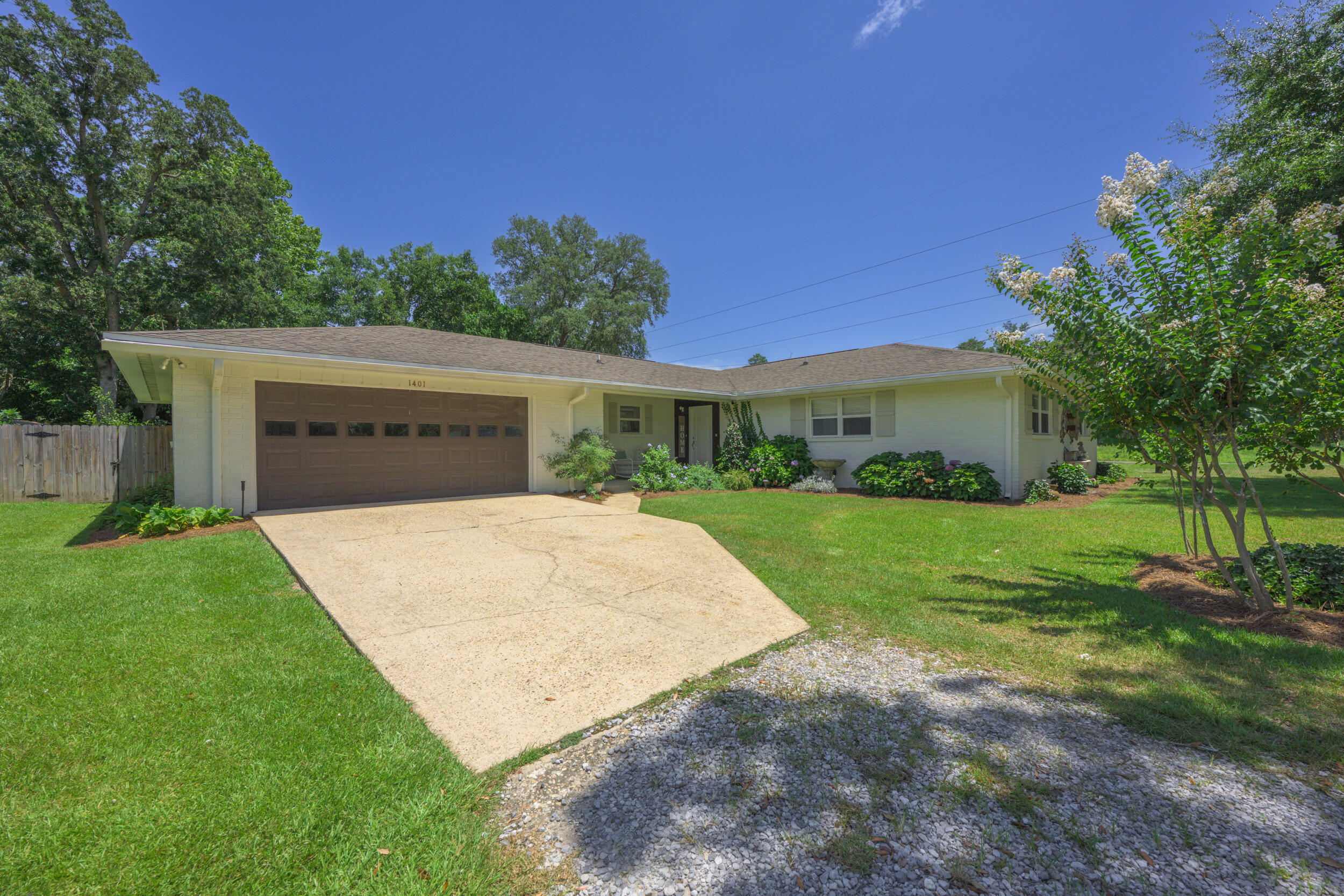 DIXON S/D LOT 16 BLK E - Residential