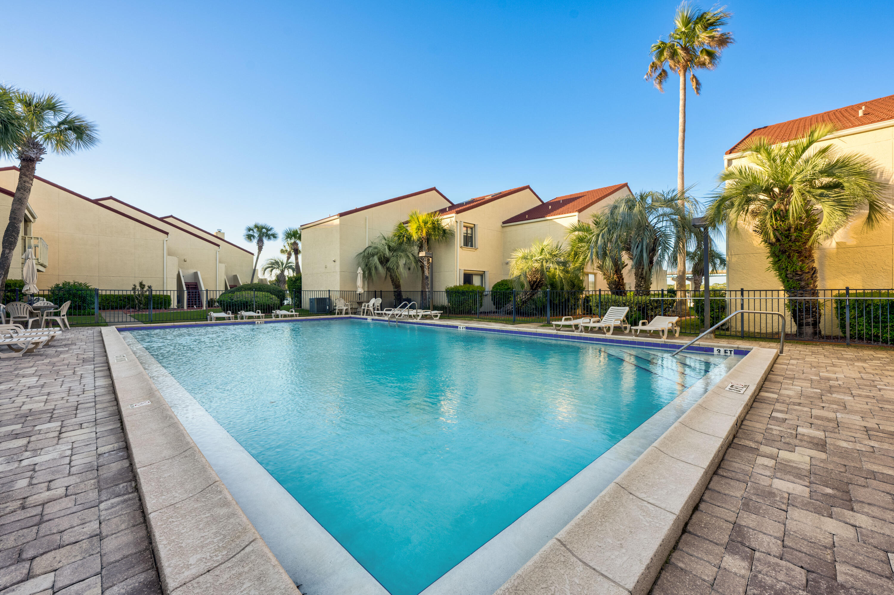 CLIPPER COVE T/H - Residential