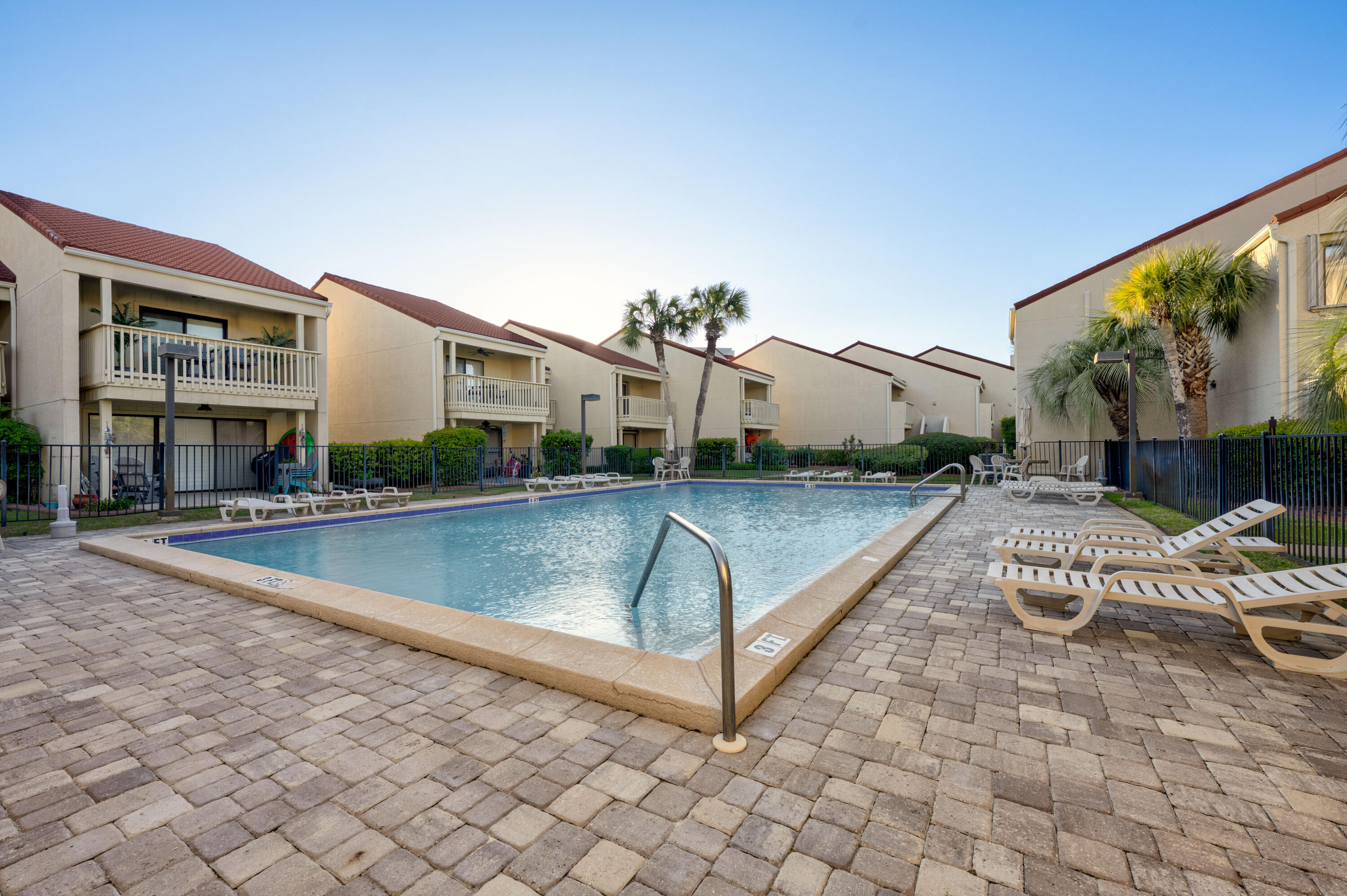 CLIPPER COVE T/H - Residential