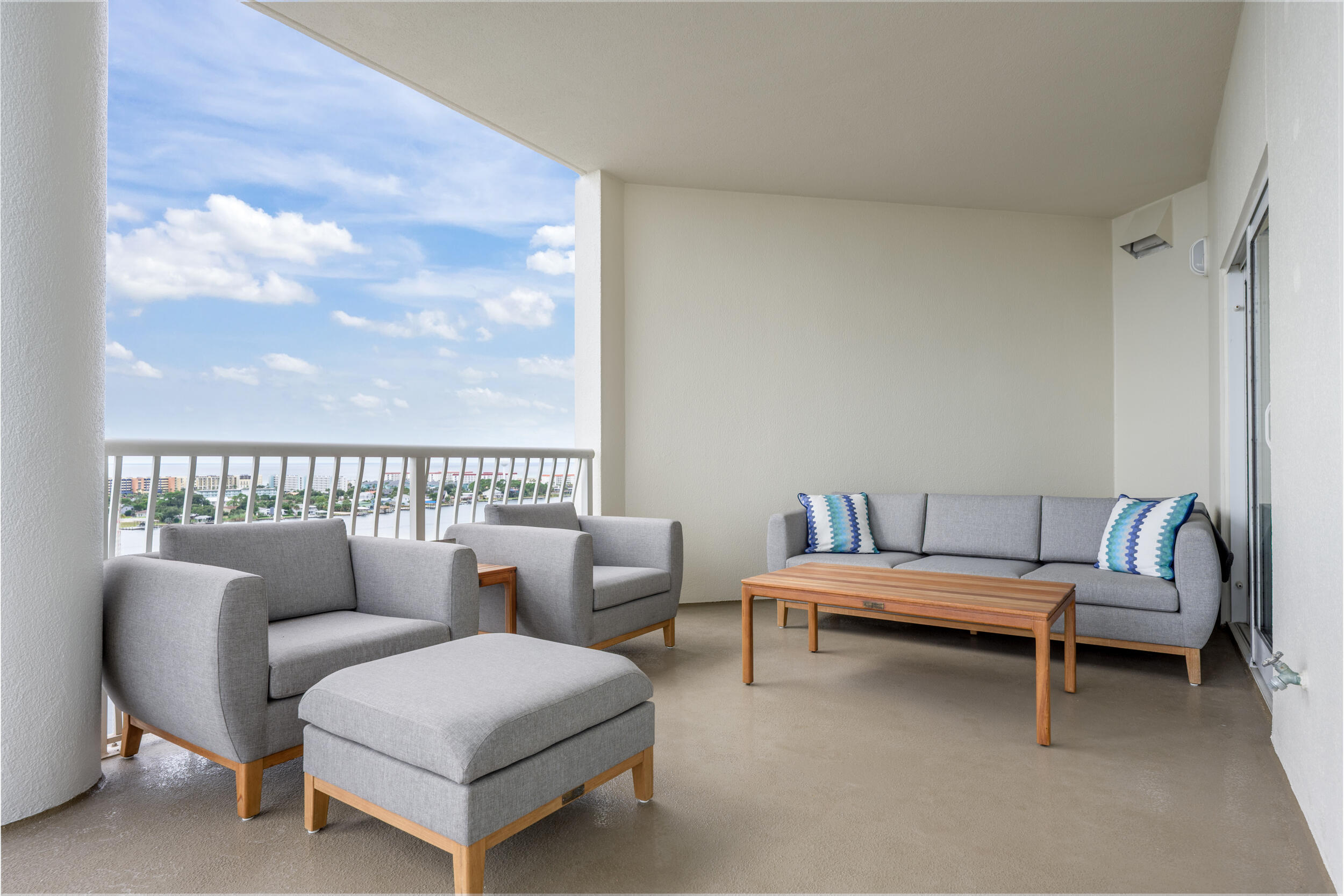 Presidio Yacht Club - Residential