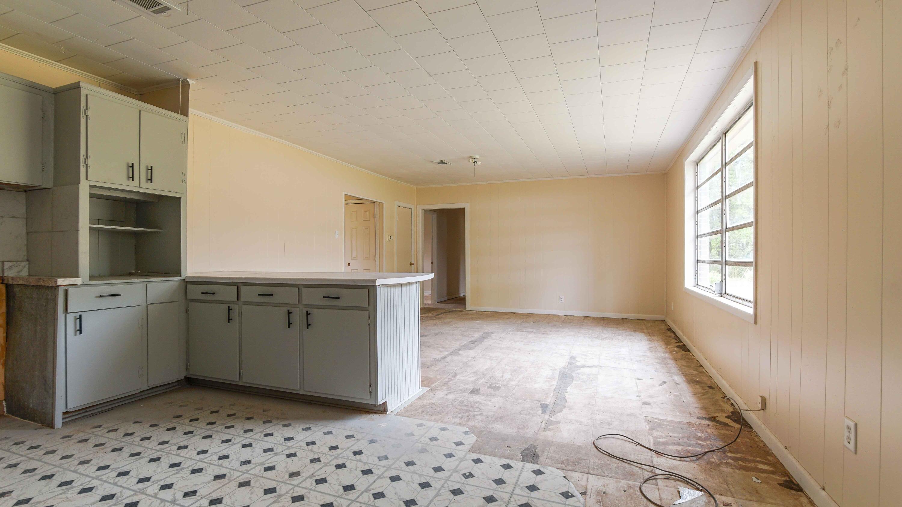 TOWN OF DEFUNIAK - Residential