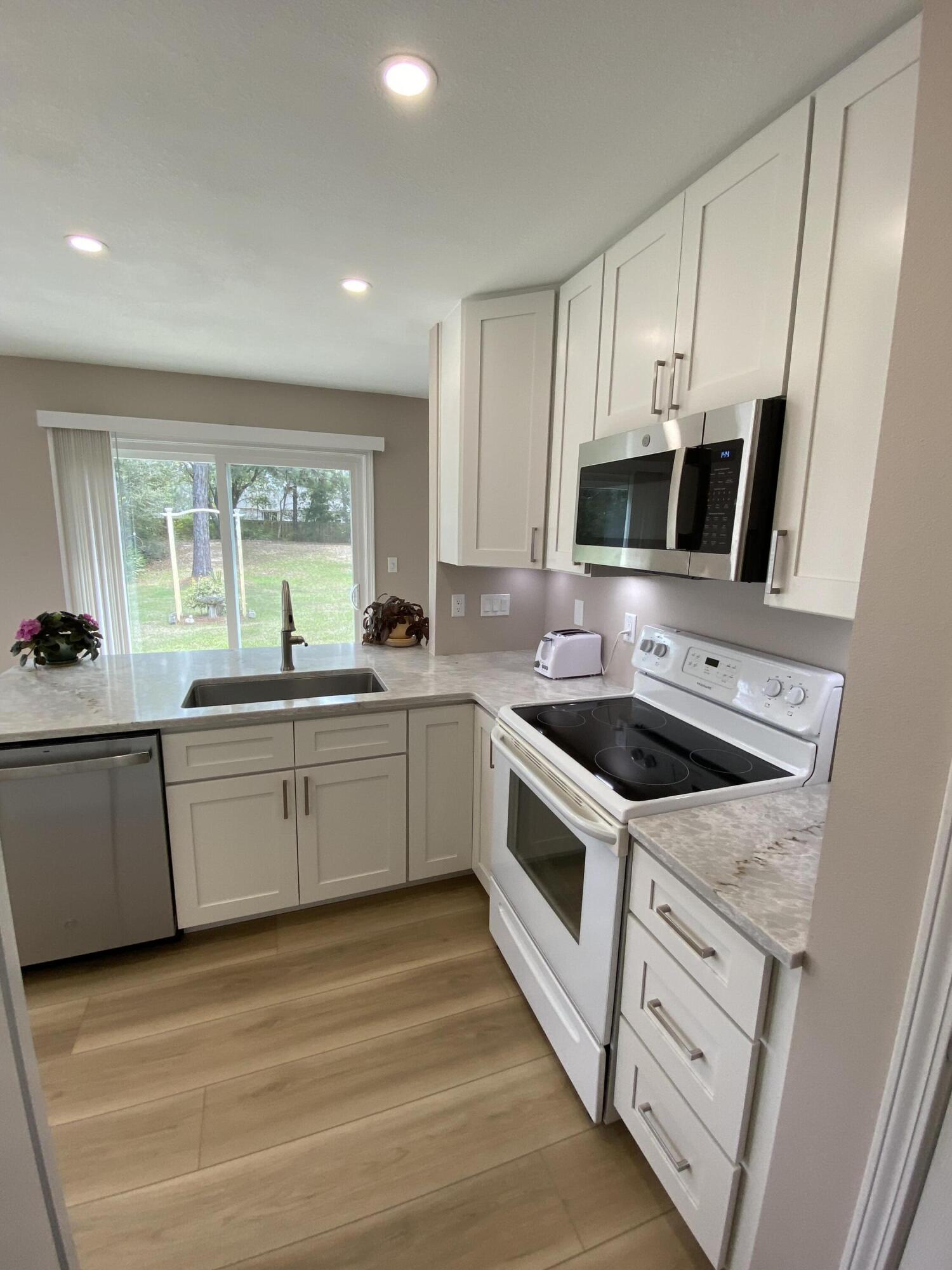 HOLLEY BY THE SEA - Residential