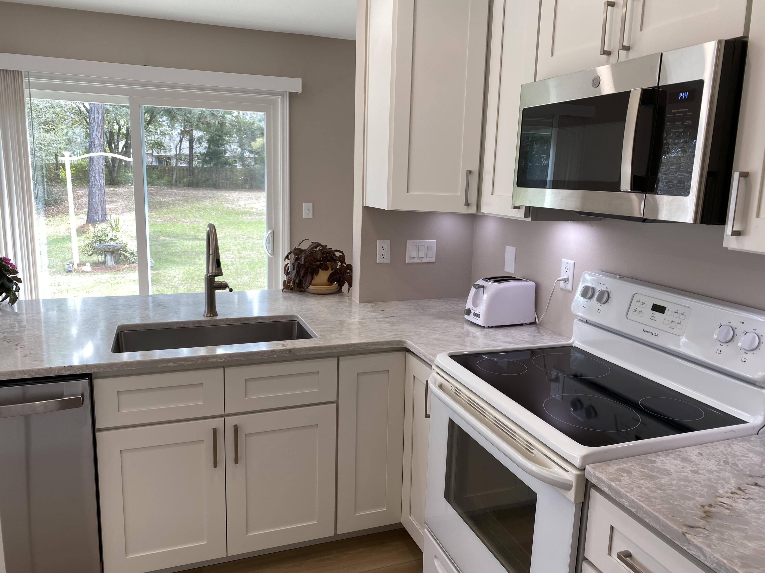 HOLLEY BY THE SEA - Residential