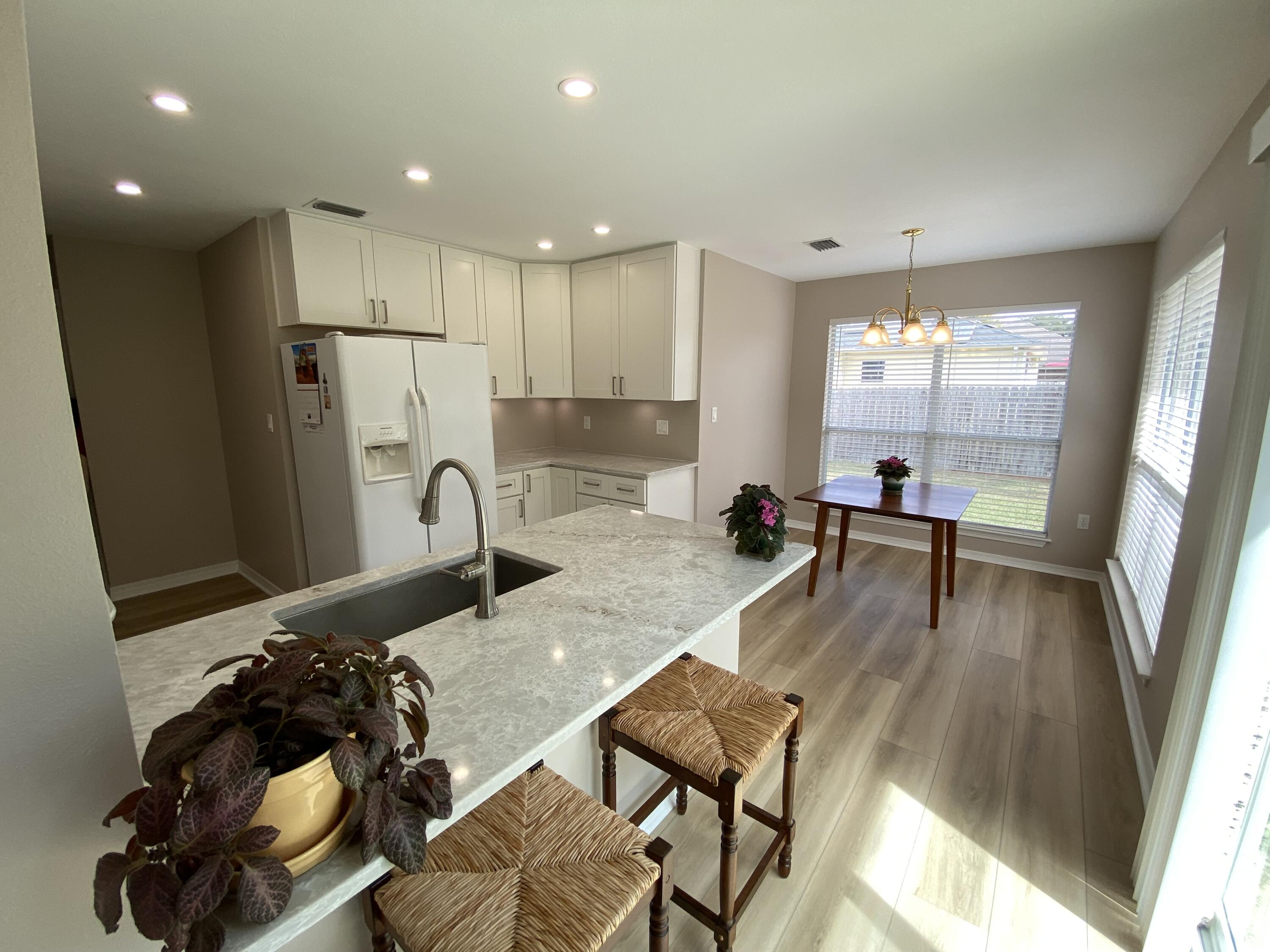 HOLLEY BY THE SEA - Residential