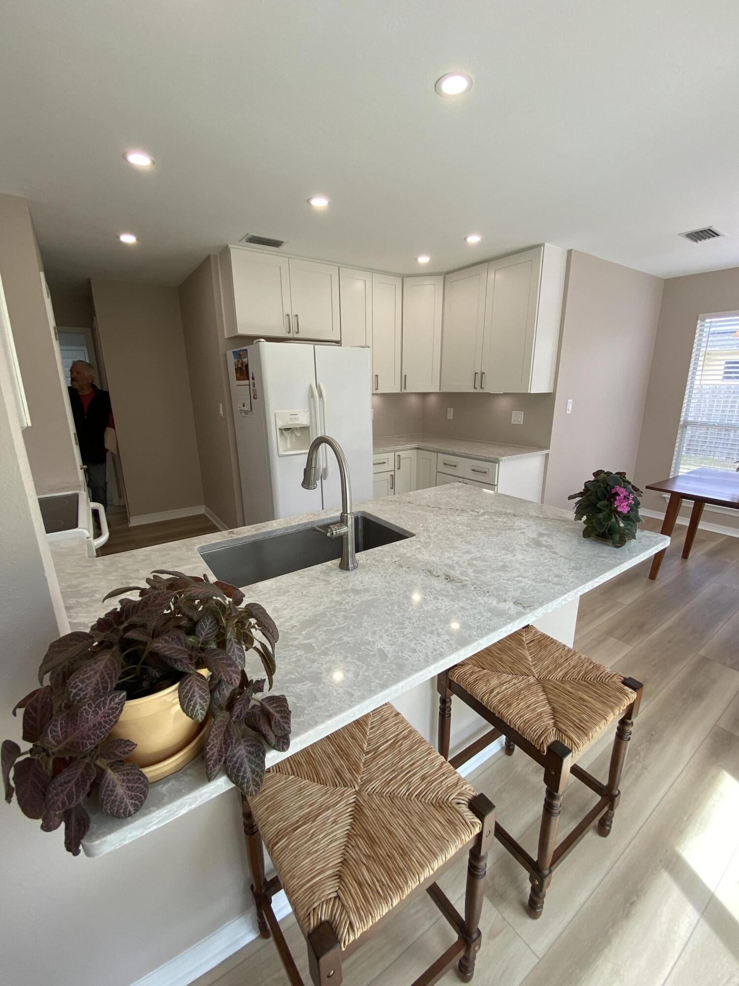 HOLLEY BY THE SEA - Residential