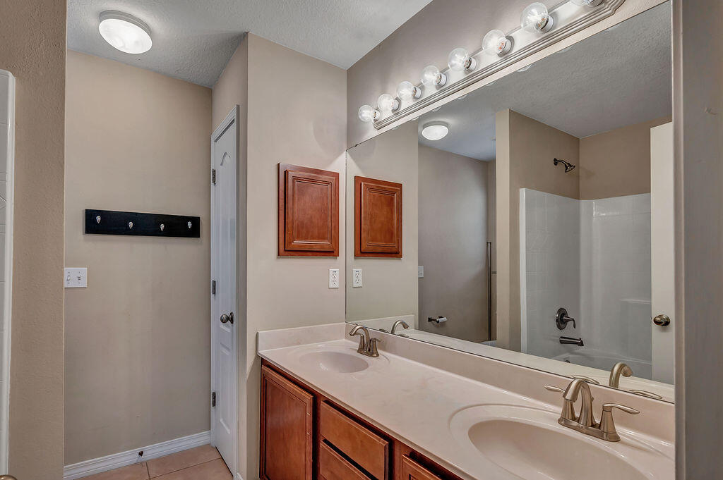 EAGLE BAY - Residential