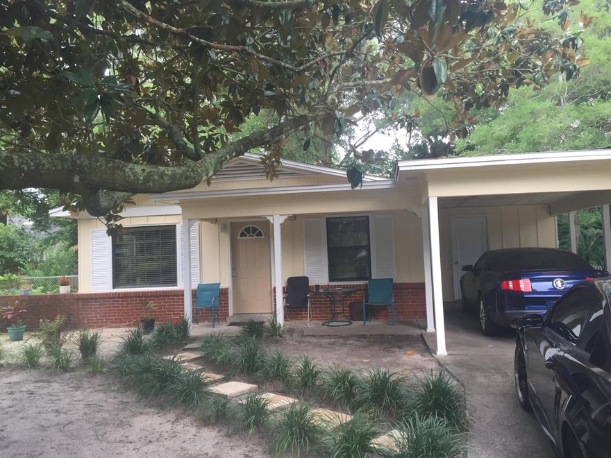 THIS CHARMING 3BR/1BA IS CENTRALLY LOCATED IN THE HEART OF FWB. IT HAS HARDWOOD FLOORS AND NEW TILE. IS HAS COVERED PARKING AND SITS ON A CUL-DE-SAC. IT HAS LOTS OF CLOSET SPACE THROUGHOUT. SORRY BUT THE MICROWAVE AND WASHER/DRYER DO NOT CONVEY. THE HOME NEEDS A LITTLE WORK AND IS BEING SOLD ''AS-IS''. PLEASE SCHEDULE YOUR SHOWING SOON AS THIS PRECIOUS LITTLE YELLOW COTTAGE WILL NOT LAST LONG.