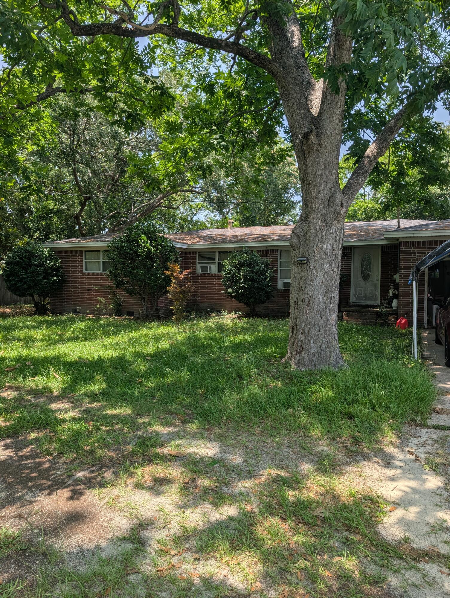 Opportunity knocks! This classic Fort Walton Beach home is brimming with potential and waiting for your personal touch. Nestled on a generous lot, this property offers endless possibilities -- whether you're looking to renovate, expand, or simply enjoy a spacious outdoor lifestyle.Featuring solid construction and a well-thought-out floor plan, this home has all the foundational elements to become something truly special. The interior offers a blank canvas with original character and plenty of natural light, ideal for customizing to your taste. Step outside and you'll find a huge backyard, perfect for gardening, entertaining, or even adding a pool or workshop. With mature trees and ample space, it's a rare find in such a desirable, well-established neighborhood. Located just minutes from the beach, top-rated schools, shopping, and local dining, this home combines convenience with the charm of coastal living.
Whether you're an investor, first-time buyer, or someone with a vision, don't miss this chance to own a piece of potential in beautiful Fort Walton Beach!
Schedule your showing today and imagine the possibilities!