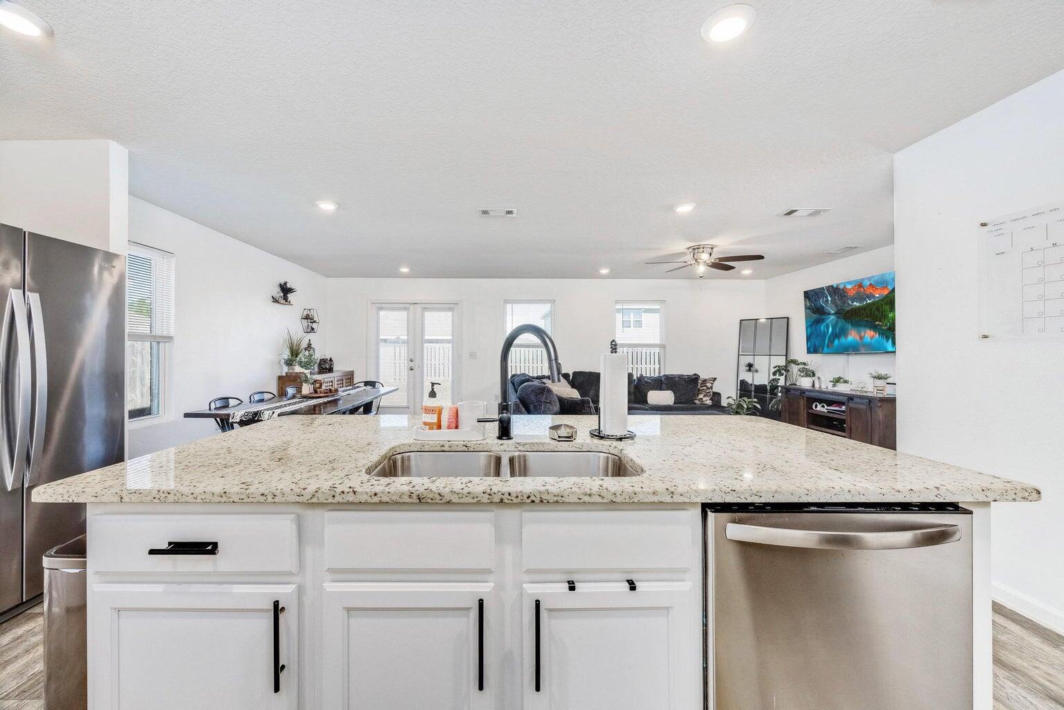 REDSTONE COMMONS - Residential Lease
