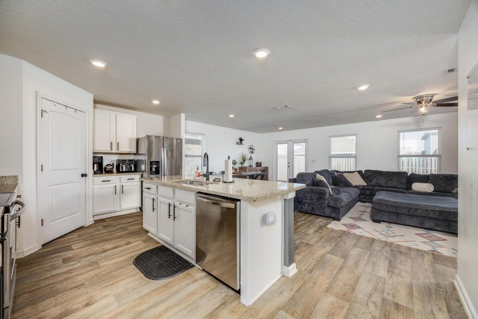 REDSTONE COMMONS - Residential Lease