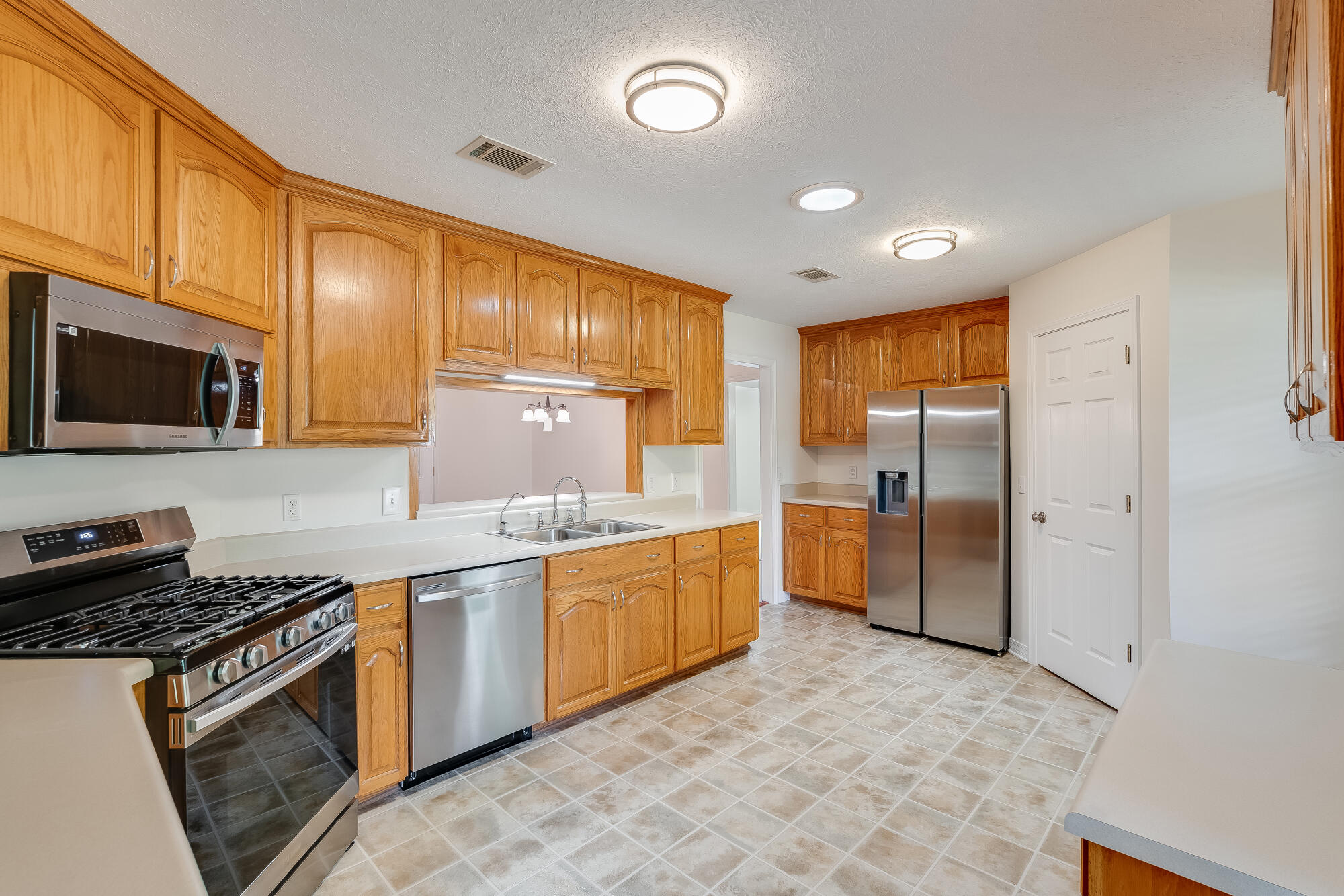 HIDDEN LAKES ESTATES - Residential