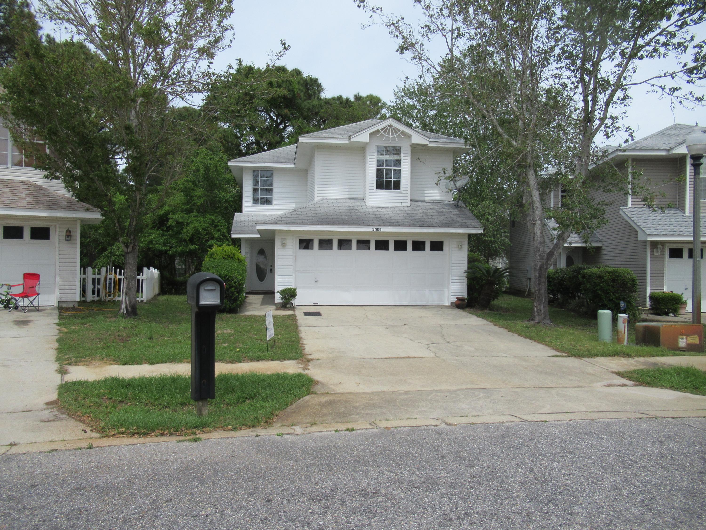 TWIN LAKES ESTATES - Residential
