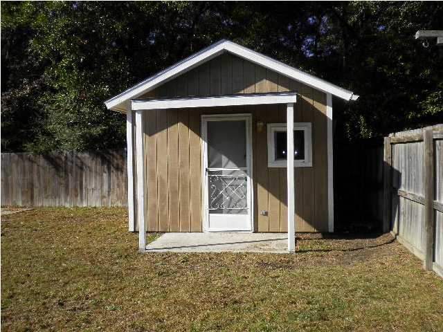 GOLDEN OAKS - Residential Lease