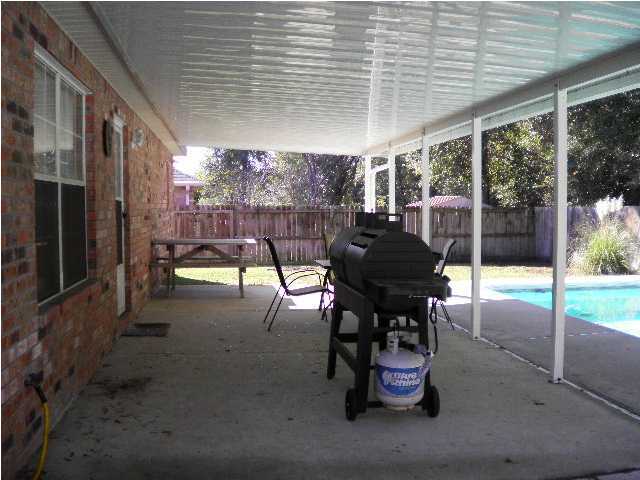 GOLDEN OAKS - Residential Lease