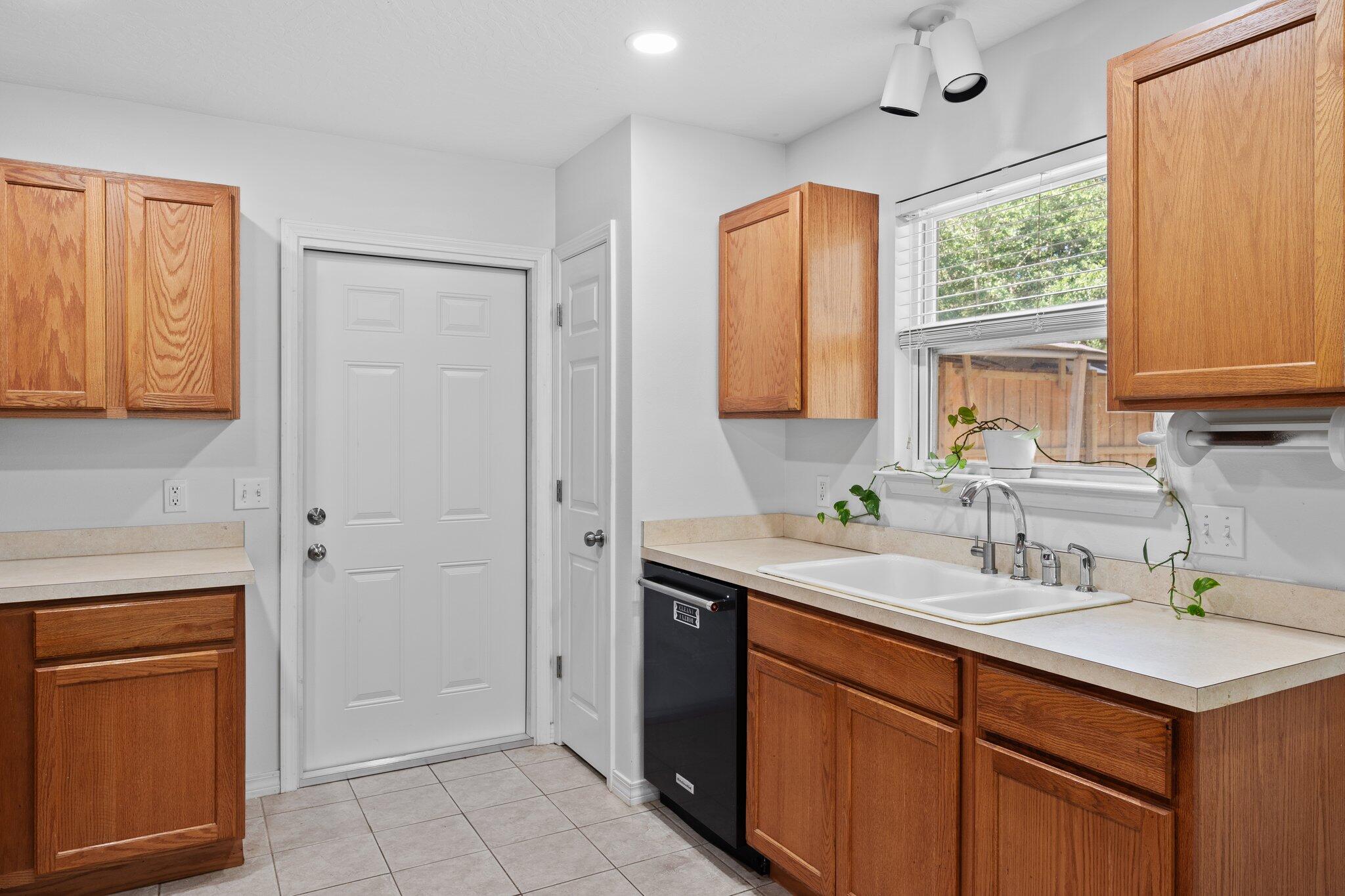 EAST BAY RIVER ESTATES - Residential