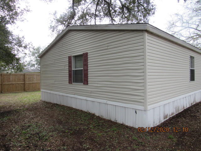 Large mobile home in Mary Esther. Close to both bases. Tile and carpet. No pets allowed. No smoking iside home or garage.
