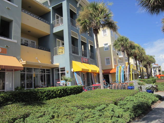 Gulf Place Courtyard - Residential