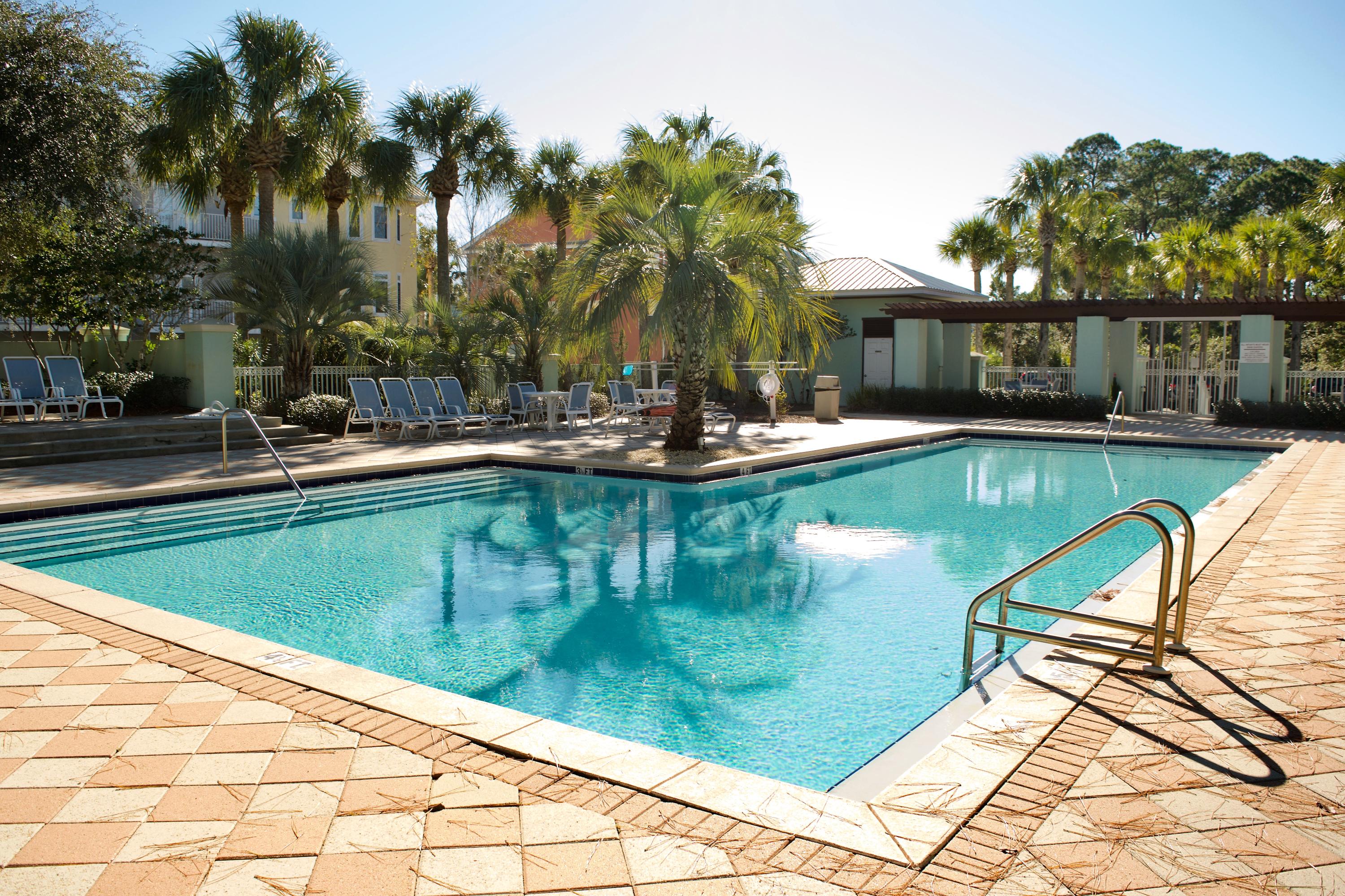 Gulf Place Courtyard - Residential