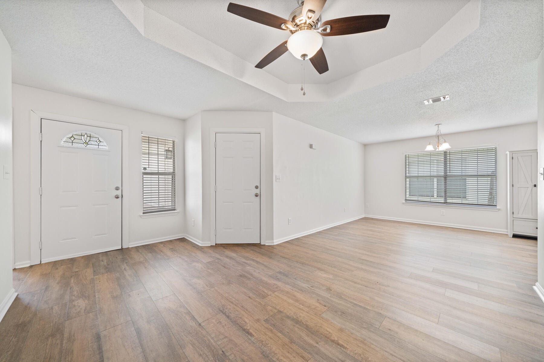 Beautifully renovated 3/2 home! This 3 bedroom features updated flooring, paint, kitchen appliances, granite countertops, and more! The primary bedroom offers an on-suite bathroom with granite countertops and double sinks! The main living area offers a large space with trey ceilings! Schedule a showing today!