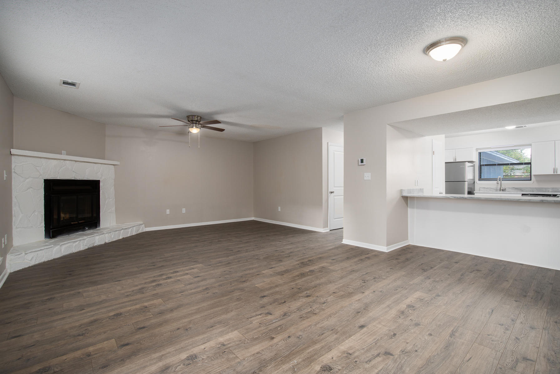 PINE SHADOWS T/H 1ST ADDN - Residential