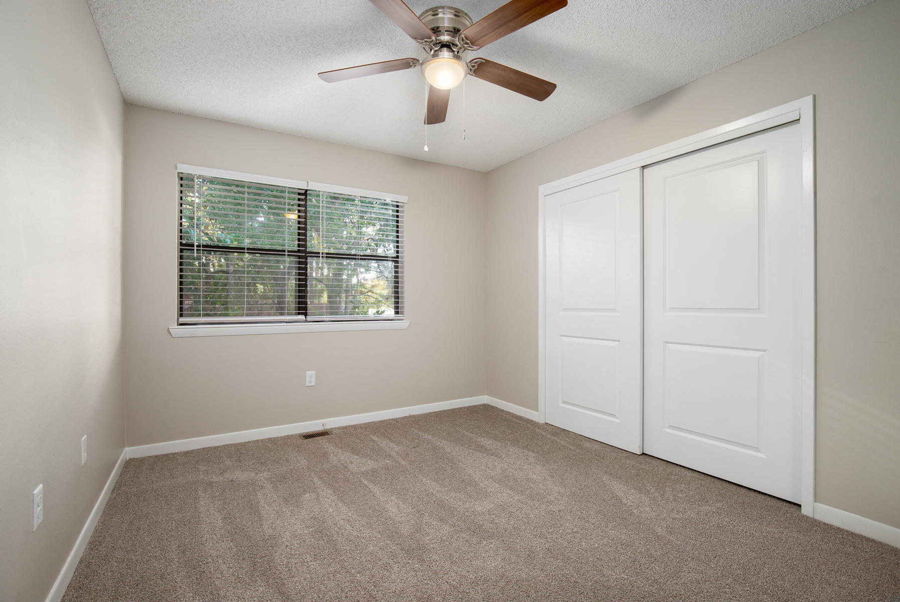 PINE SHADOWS T/H 1ST ADDN - Residential