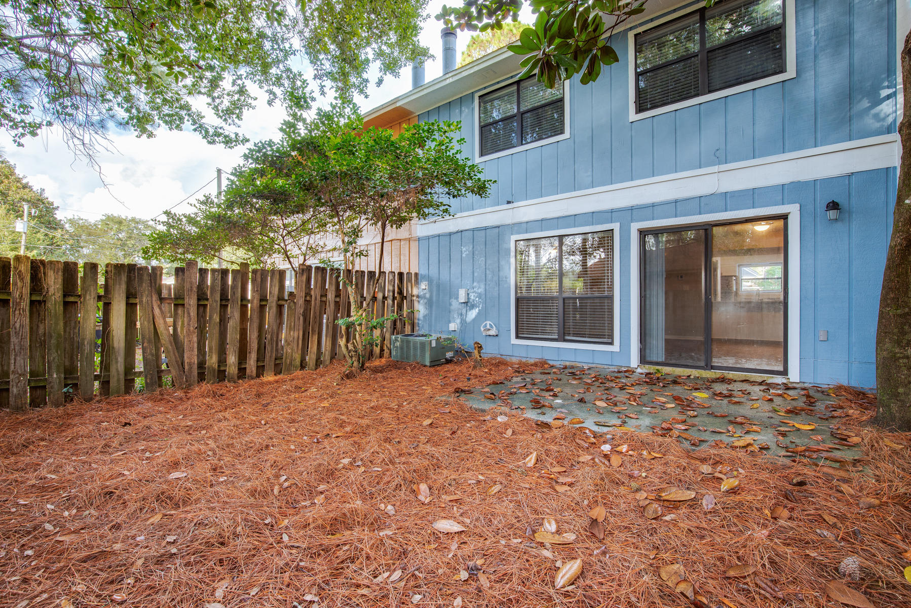 PINE SHADOWS T/H 1ST ADDN - Residential