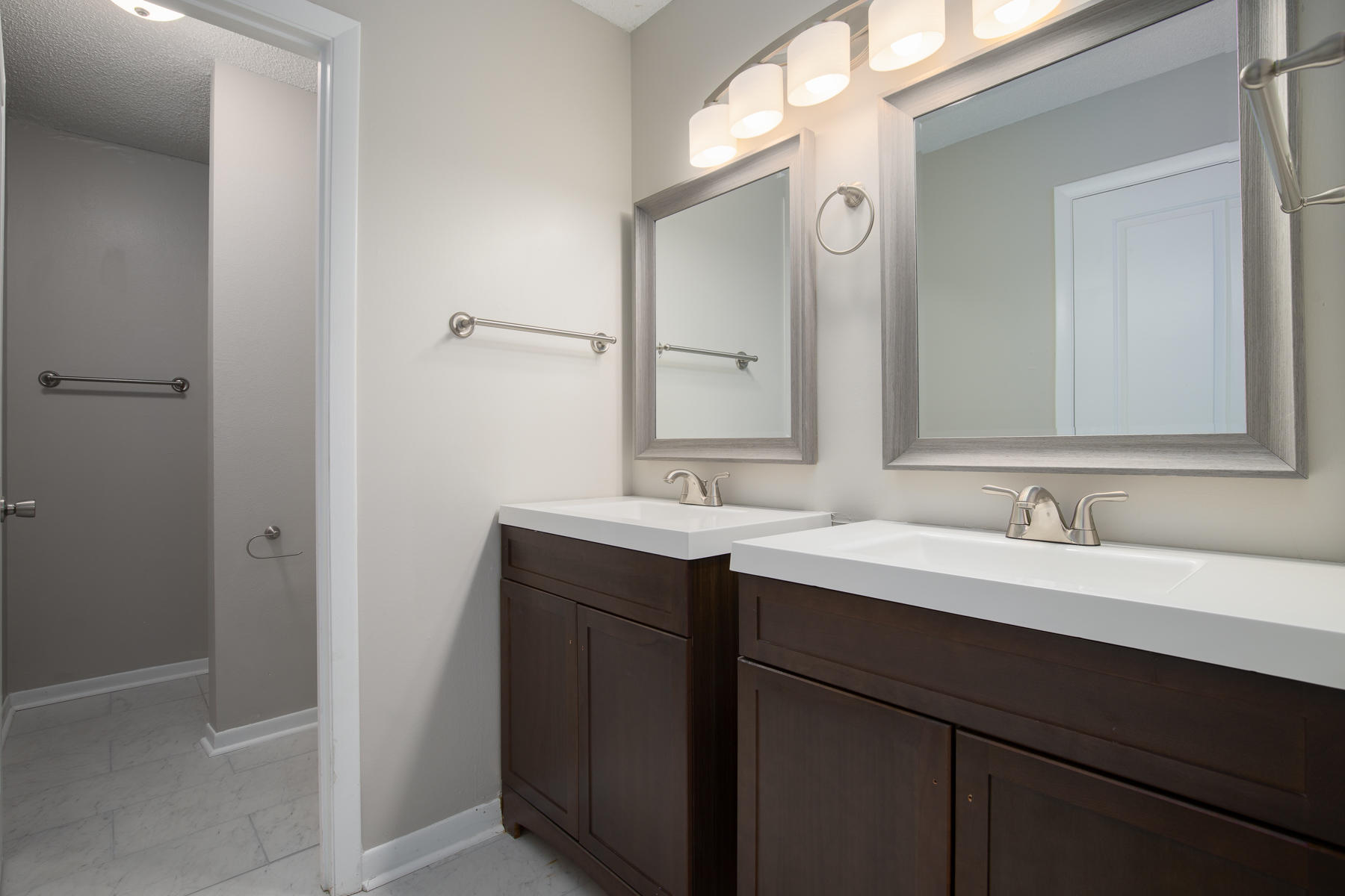 PINE SHADOWS T/H 1ST ADDN - Residential