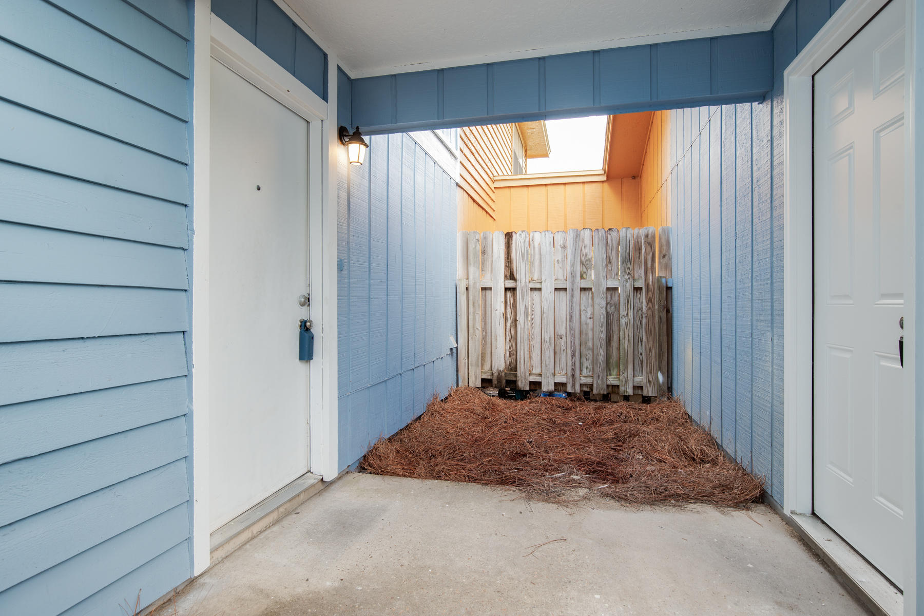 PINE SHADOWS T/H 1ST ADDN - Residential