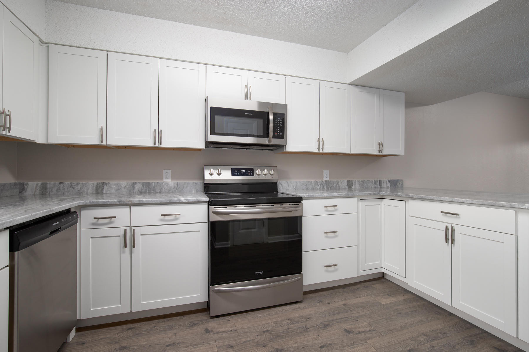 PINE SHADOWS T/H 1ST ADDN - Residential