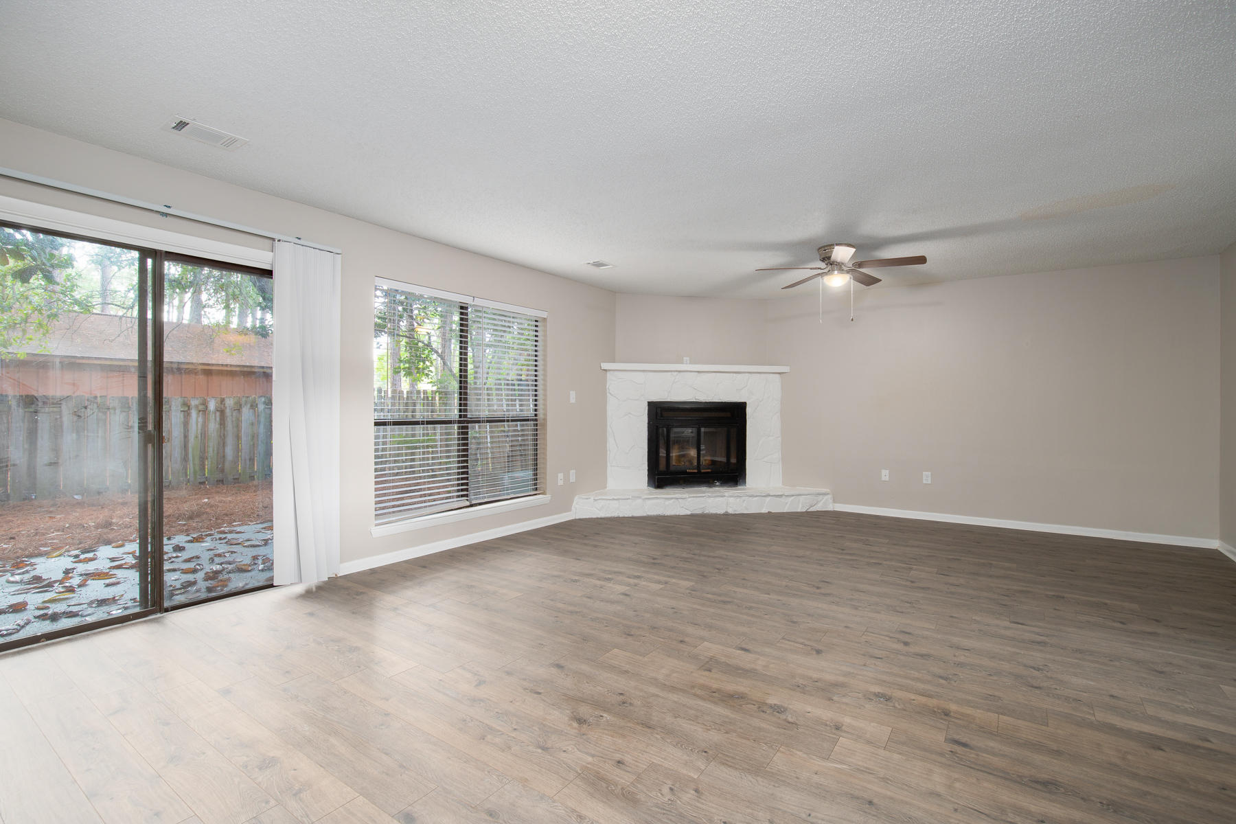 PINE SHADOWS T/H 1ST ADDN - Residential