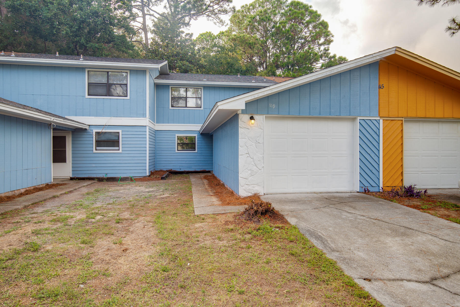 PINE SHADOWS T/H 1ST ADDN - Residential