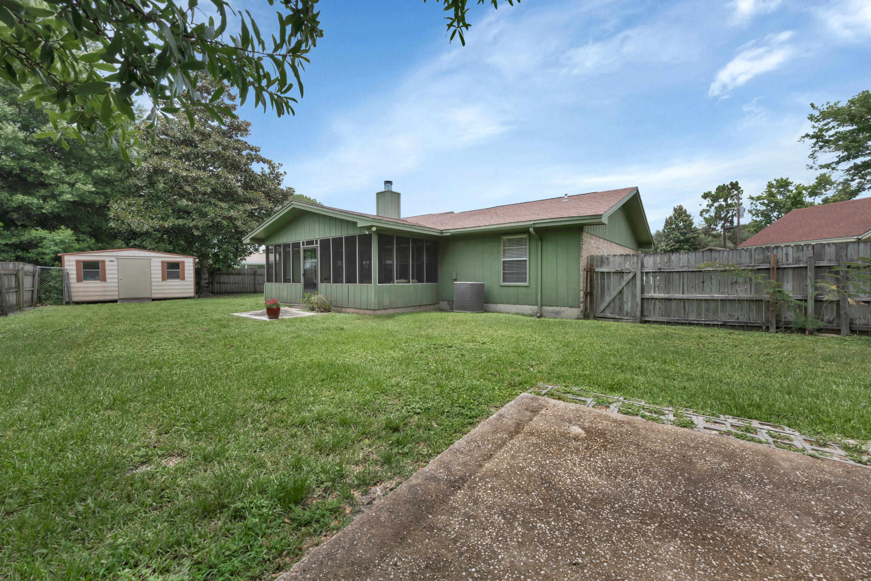 TANGLEWOOD S/D 1ST ADDN - Residential