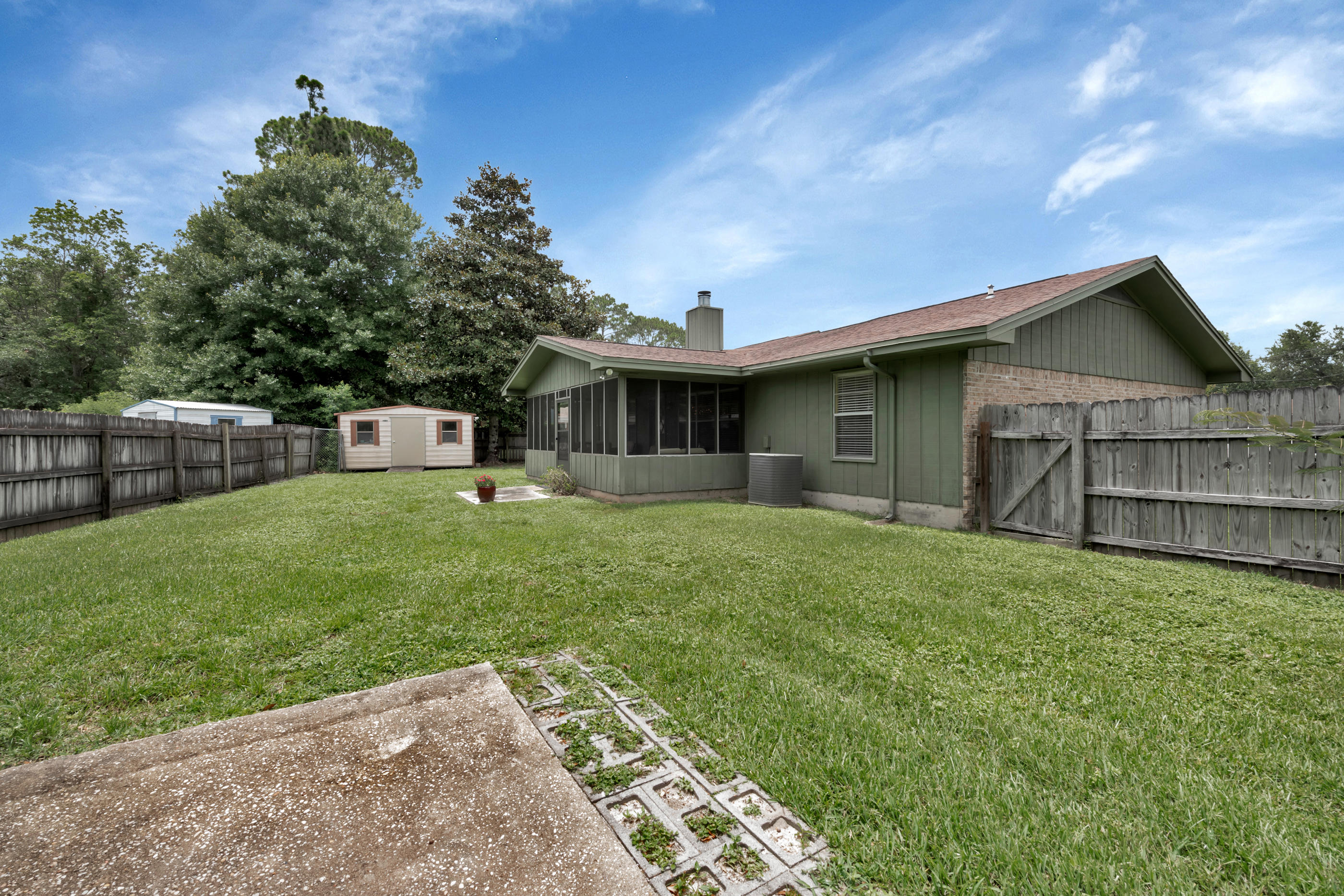 TANGLEWOOD S/D 1ST ADDN - Residential