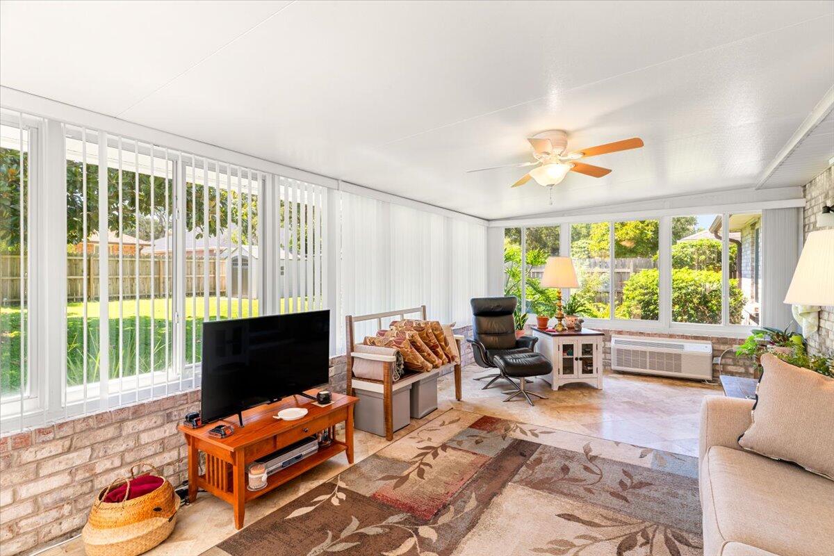 VILLA DANIELLE 1ST ADDN - Residential