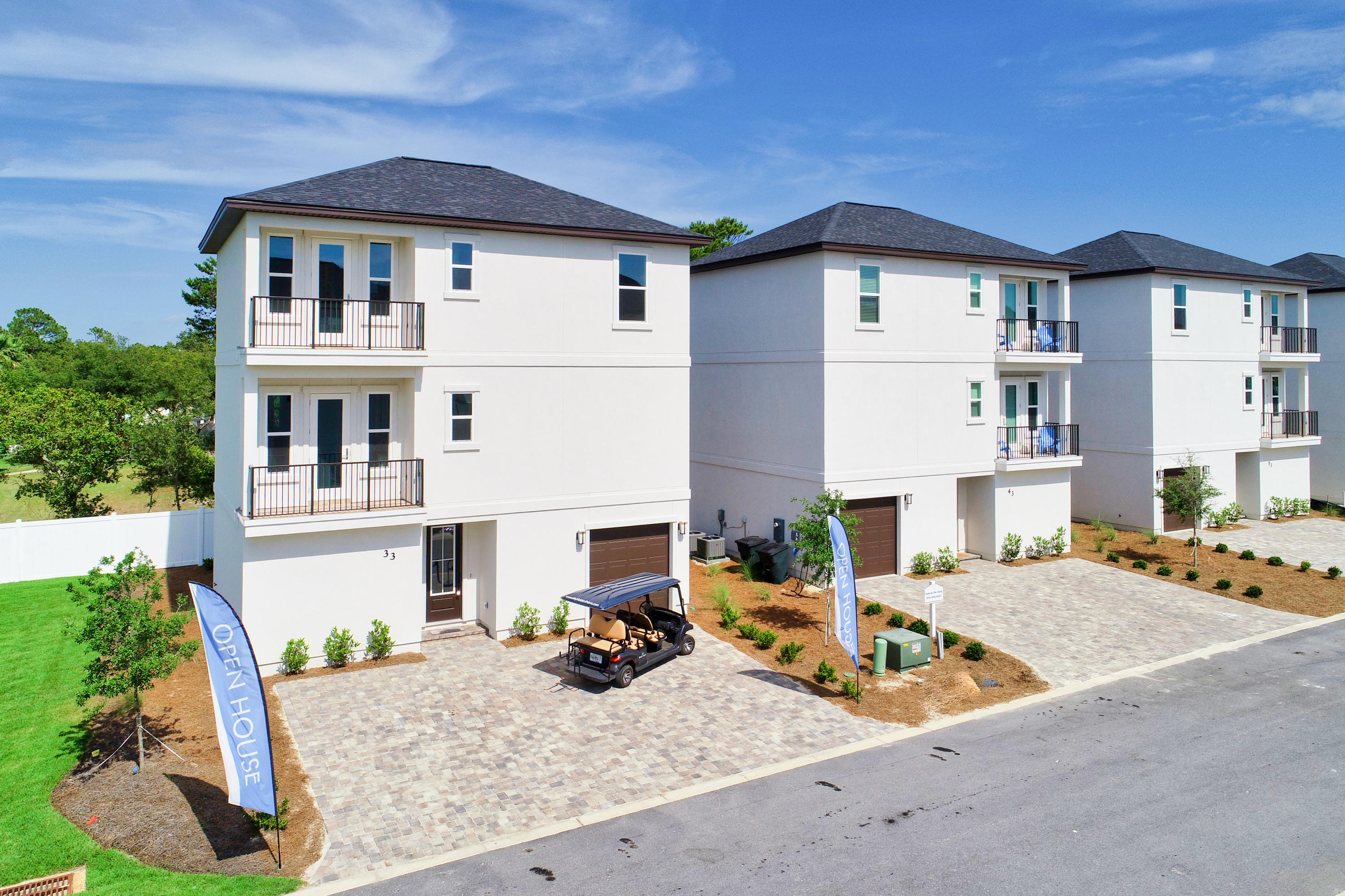 HIDDEN PALMS - Residential