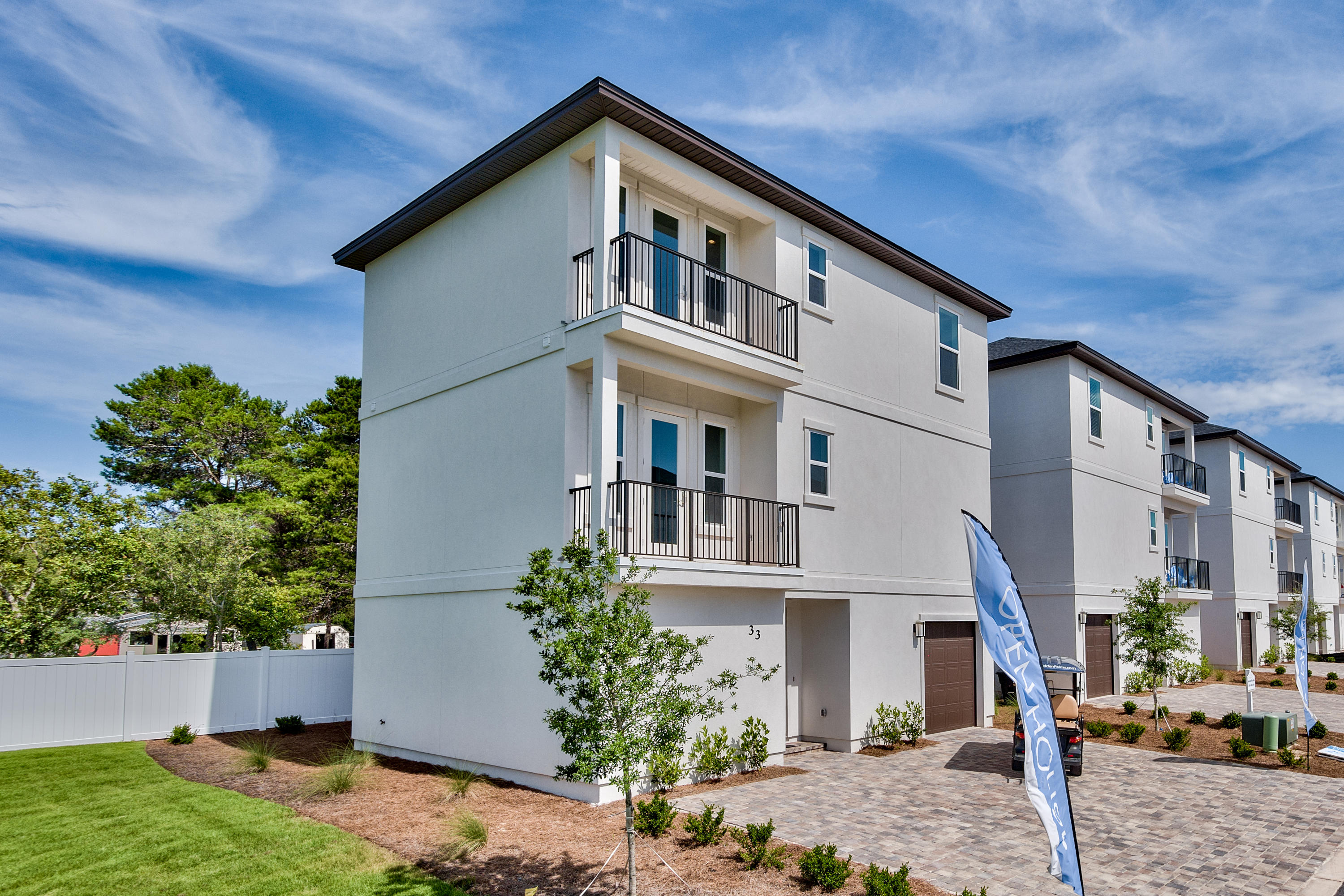 HIDDEN PALMS - Residential