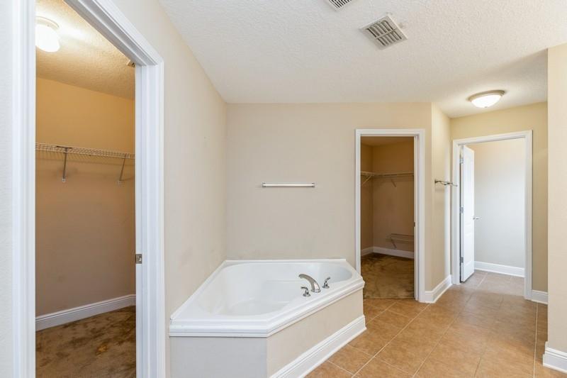 SILVER SPRINGS EST - Residential