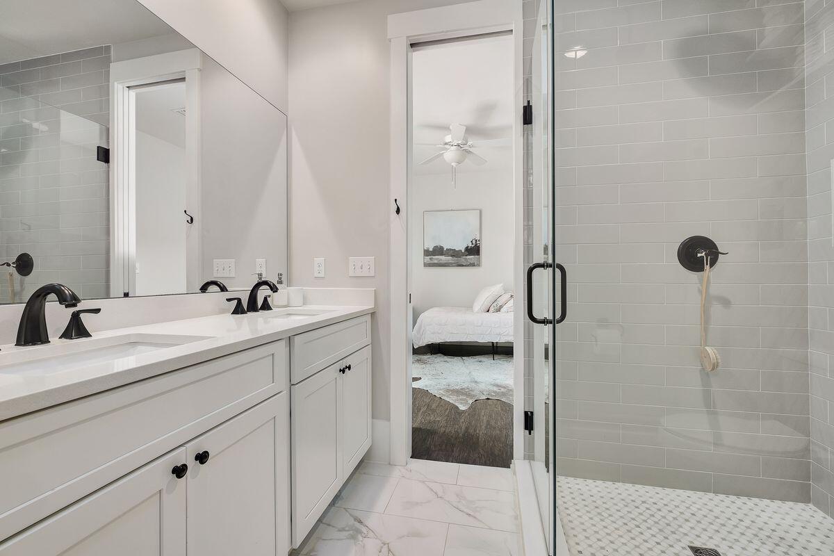 MAGNOLIA BEACH - Residential