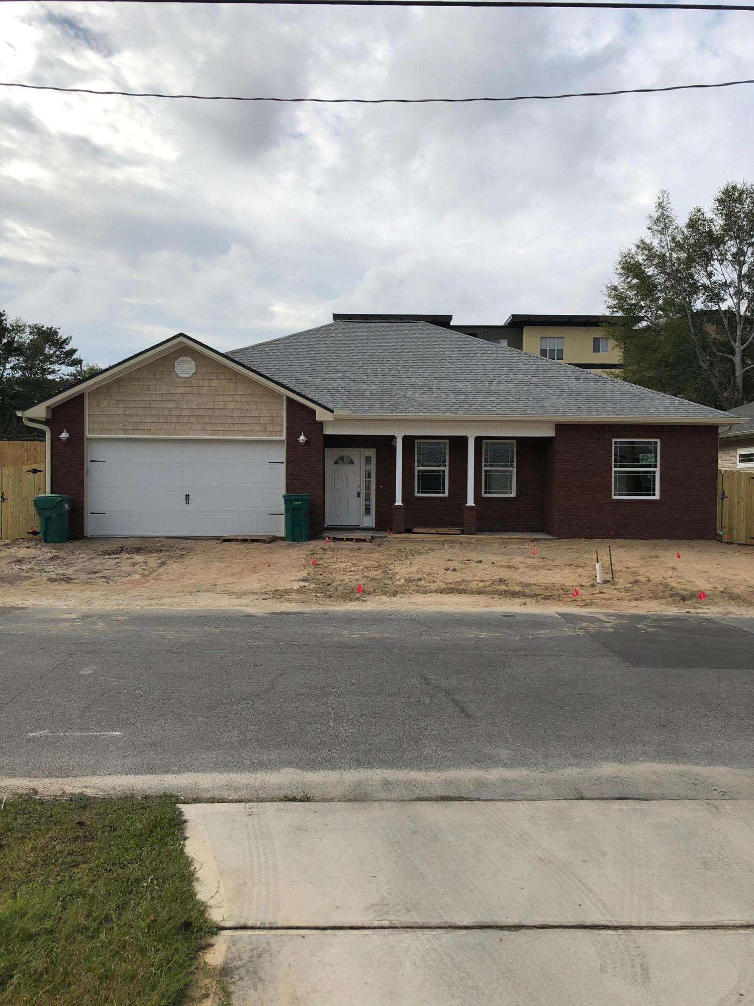 802 Dawes Road - Residential