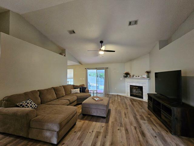 COUNTRYVIEW ESTATES 4TH ADDN - Residential Lease