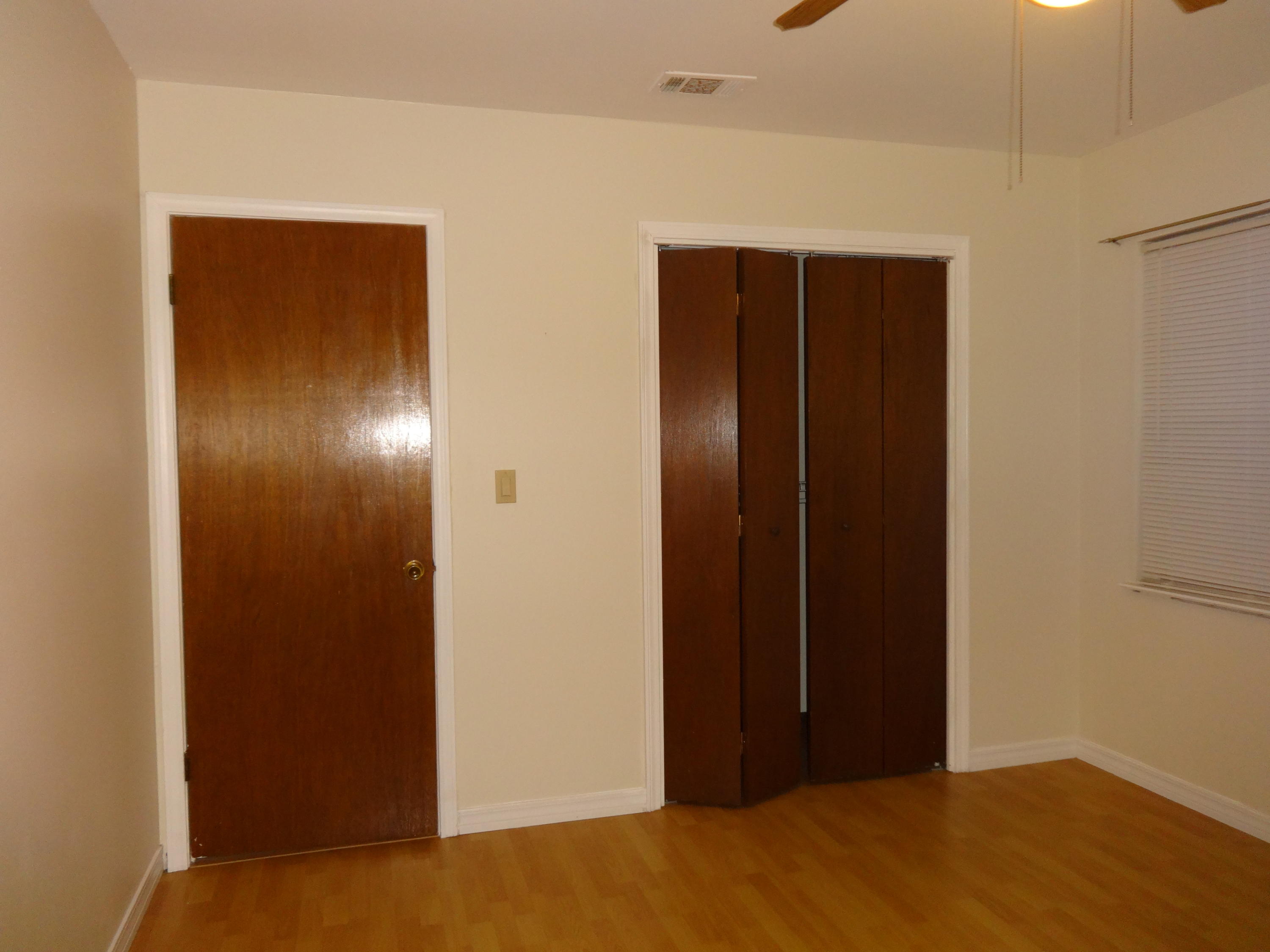 WHISPERING LAKES ESTATES - Residential Lease